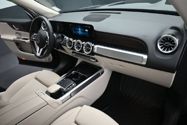 Used 2023 Mercedes-Benz GLB 250 4MATIC image 29