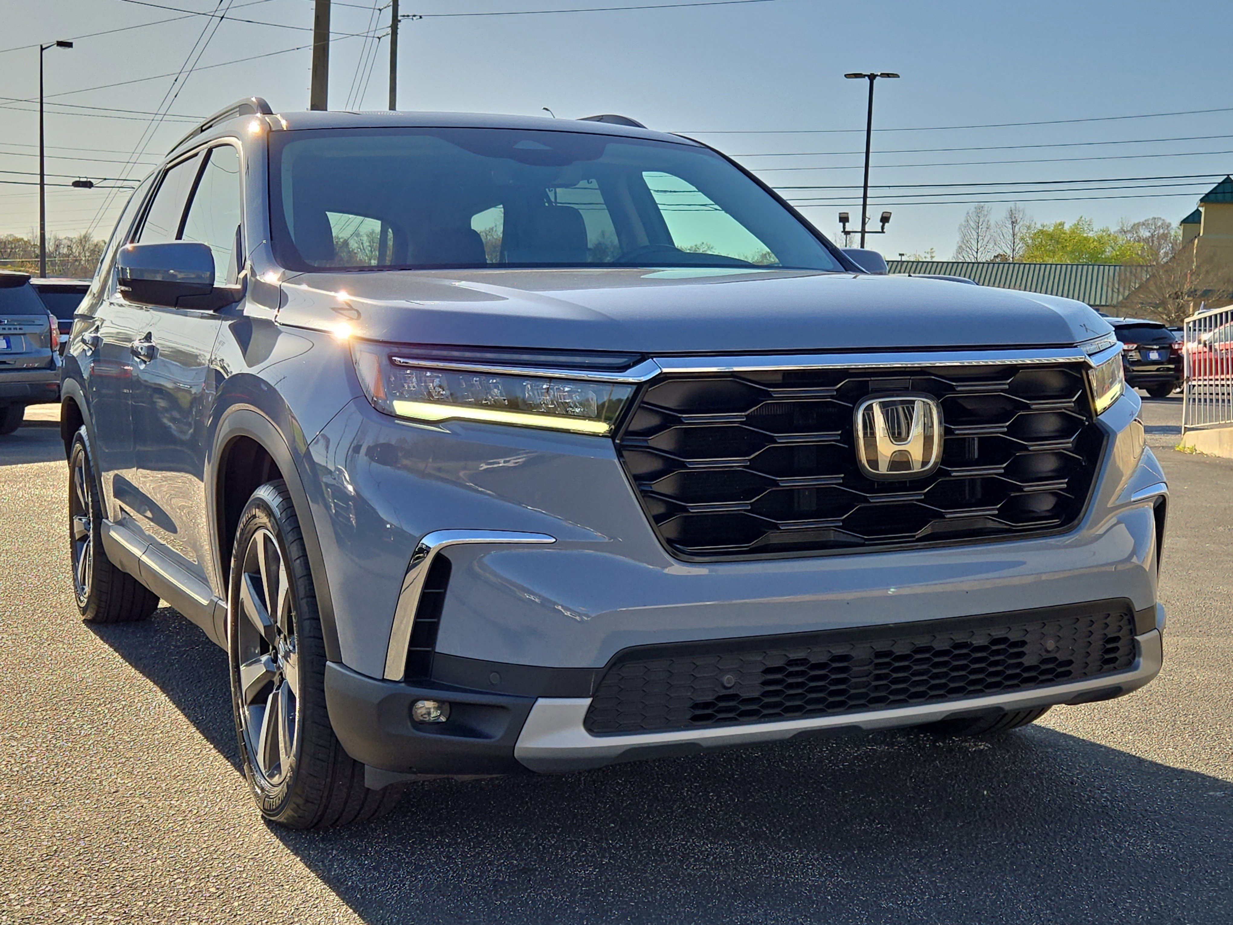 Used 2024 Honda Pilot Touring image 2