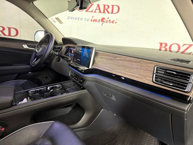 Used 2024 Volkswagen Atlas SEL Premium R-Line AWD/4WD image 17