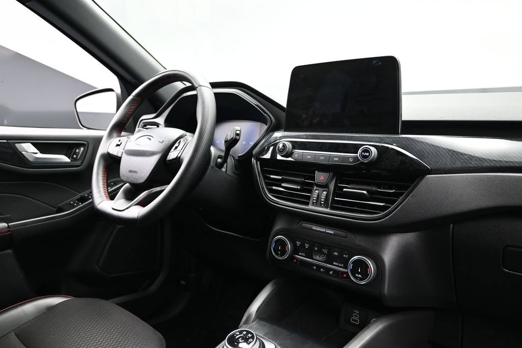 Certified 2025 Ford Escape ST-Line Select AWD/4WD image 11