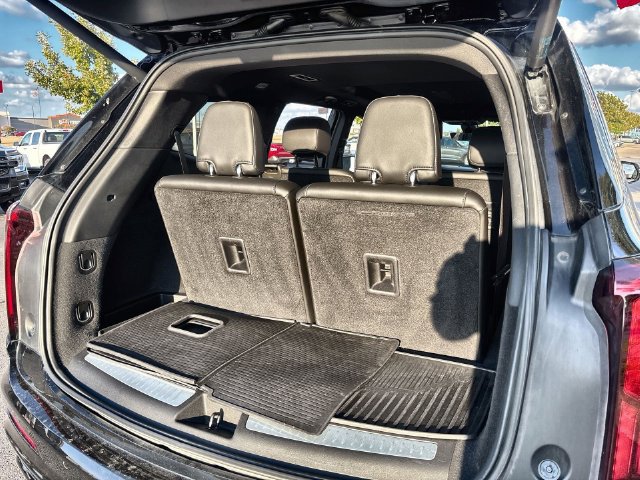 Used 2021 Cadillac XT6 Premium Luxury w/ LPO, ONYX Package FWD image 33