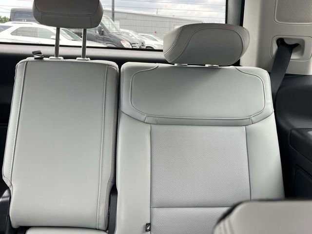 Certified 2025 Ford Expedition Platinum w/ Driver's Package AWD/4WD image 27