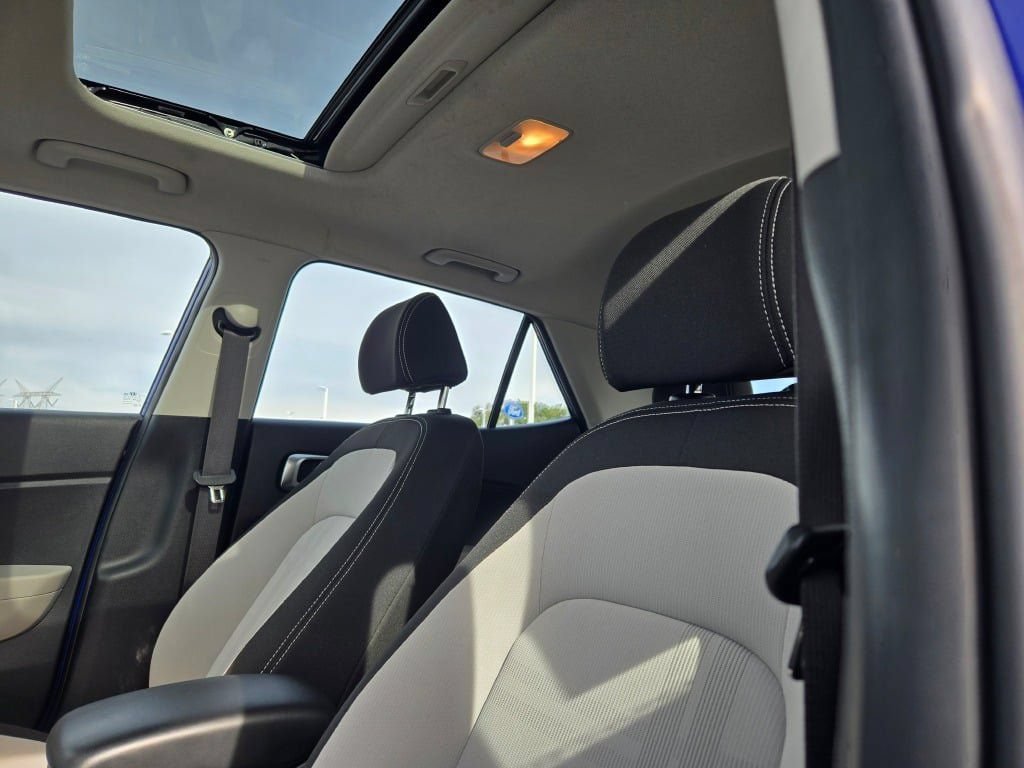 Used 2024 Hyundai Venue SEL FWD image 23