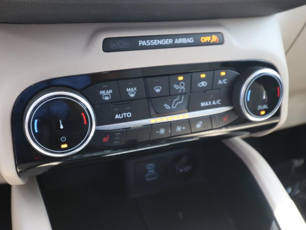 Certified 2022 Ford Escape Titanium AWD/4WD image 21