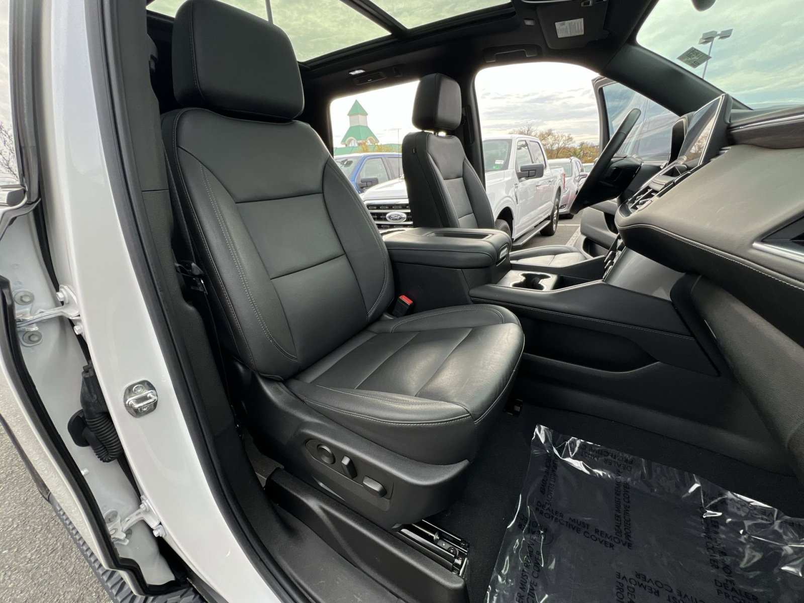 Used 2023 Chevrolet Tahoe Z71 w/ Luxury Package image 27