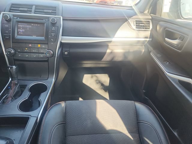 Used 2017 Toyota Camry SE w/ Moonroof Package FWD image 10