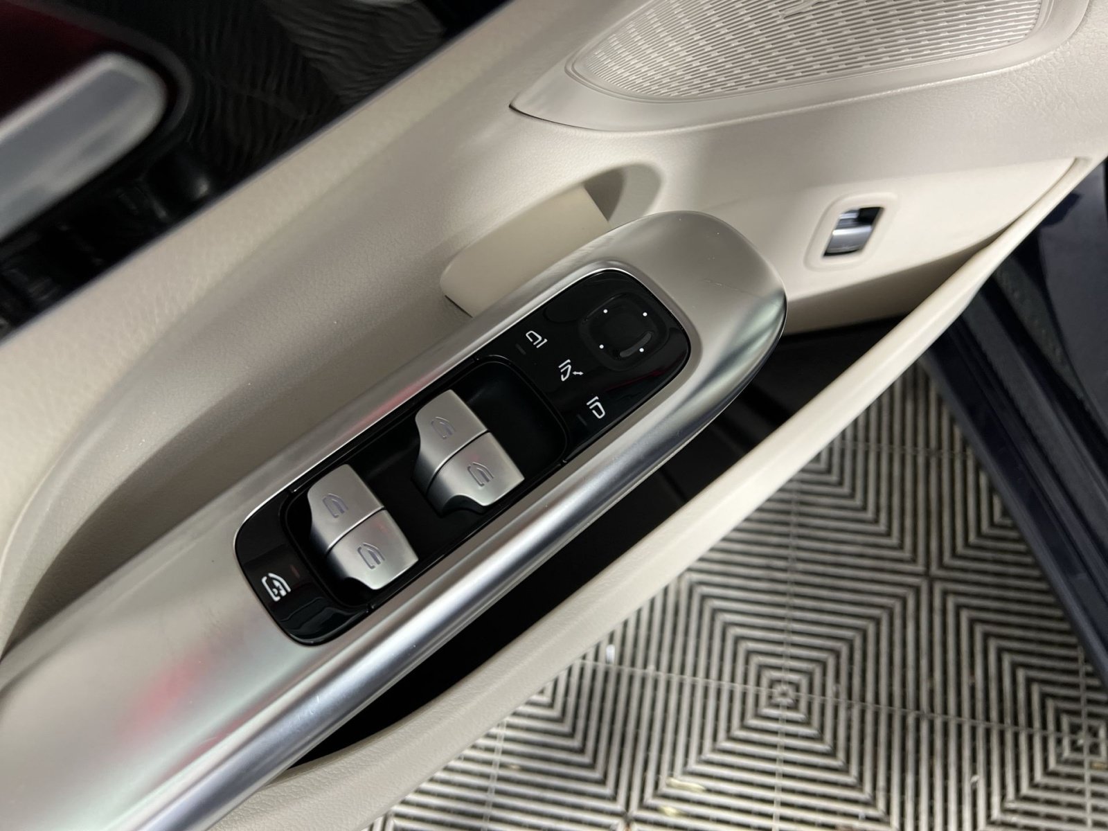 Used 2023 Mercedes-Benz C 300 4MATIC Sedan image 15