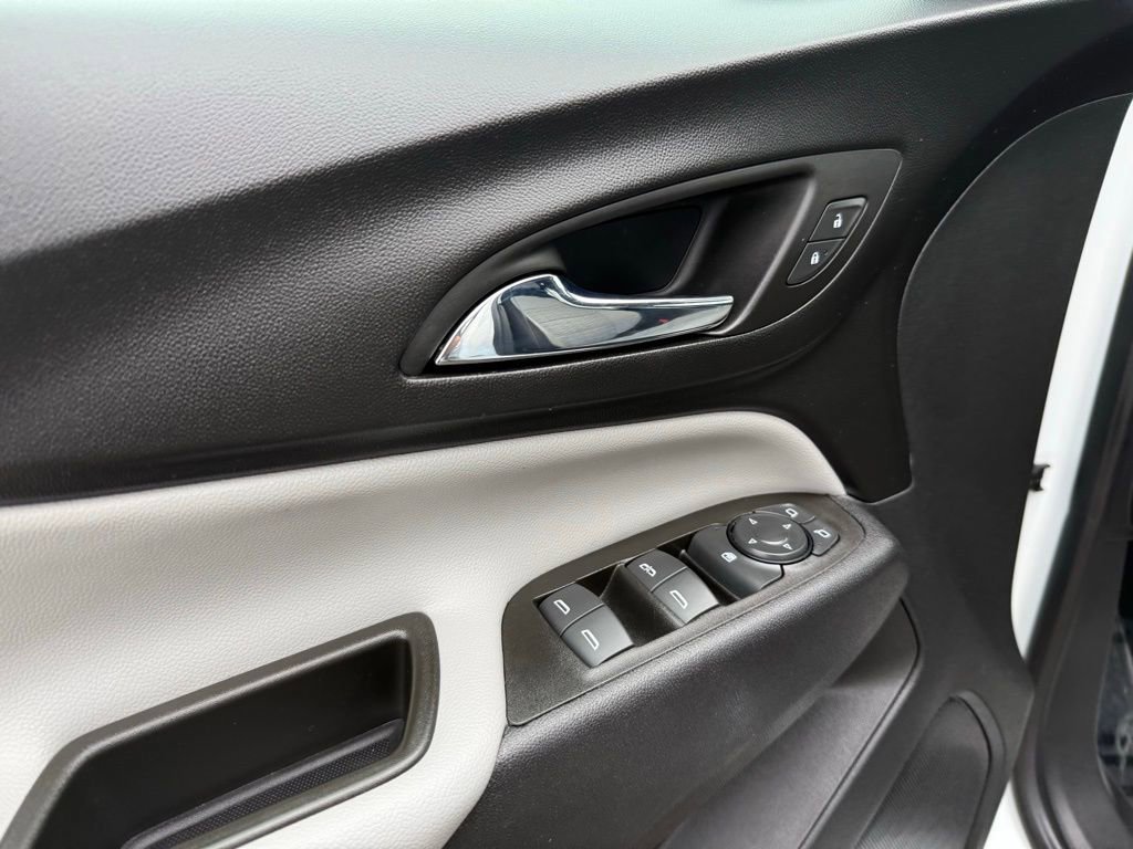 Used 2023 Chevrolet Equinox LT image 30