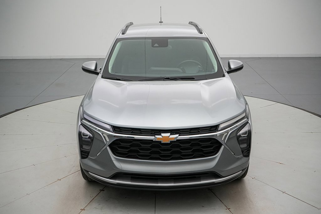 Used 2025 Chevrolet Trax LT w/ LT Convenience Package image 9