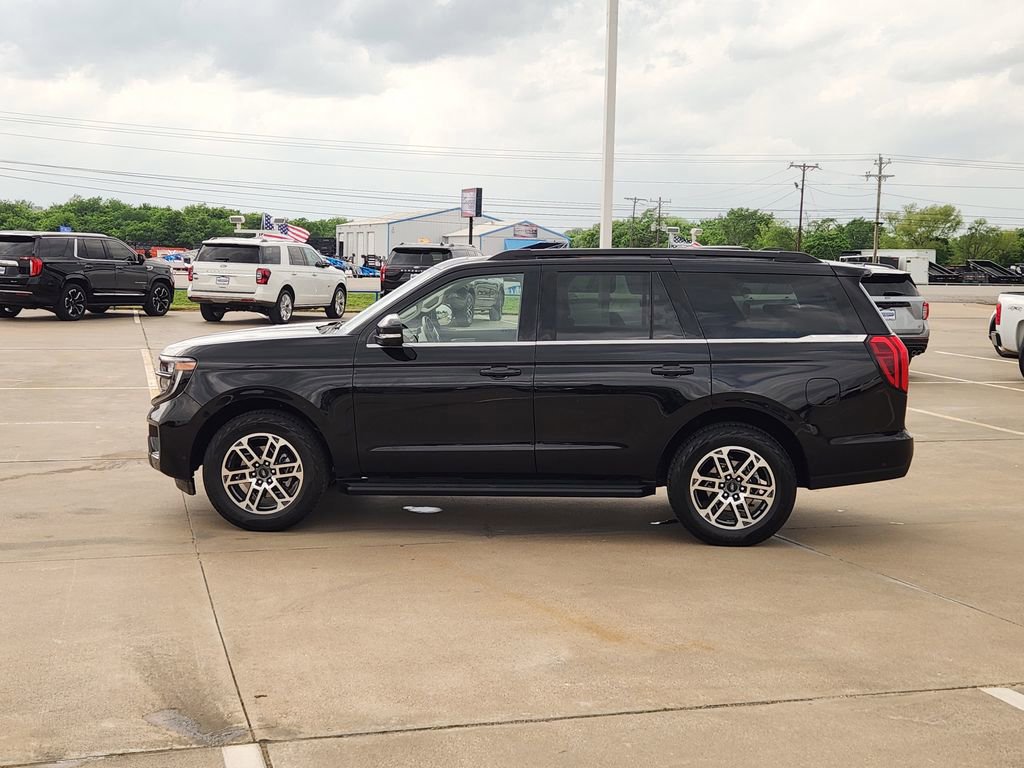 Certified 2025 Ford Expedition Active AWD/4WD image 2