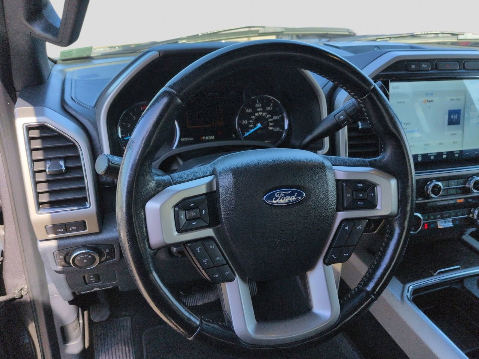 Certified 2022 Ford F250 Lariat w/ Black Appearance Package image 28