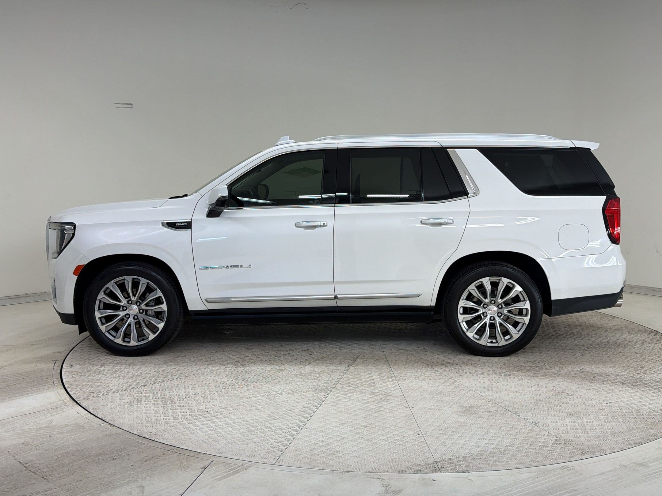 Used 2021 GMC Yukon Denali w/ Denali Ultimate Package RWD image 2