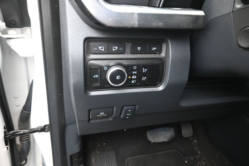 Certified 2024 Ford F250 Lariat w/ Tremor Off-Road Package AWD/4WD image 13