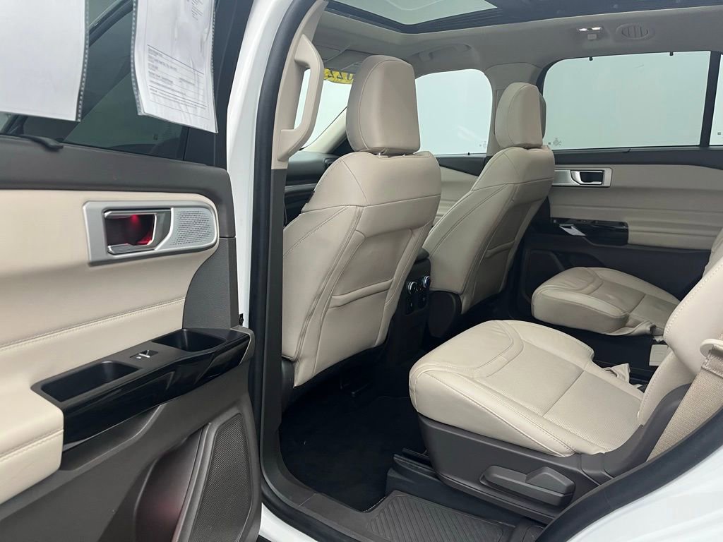 Certified 2022 Ford Explorer Platinum w/ Equipment Group 601A image 30