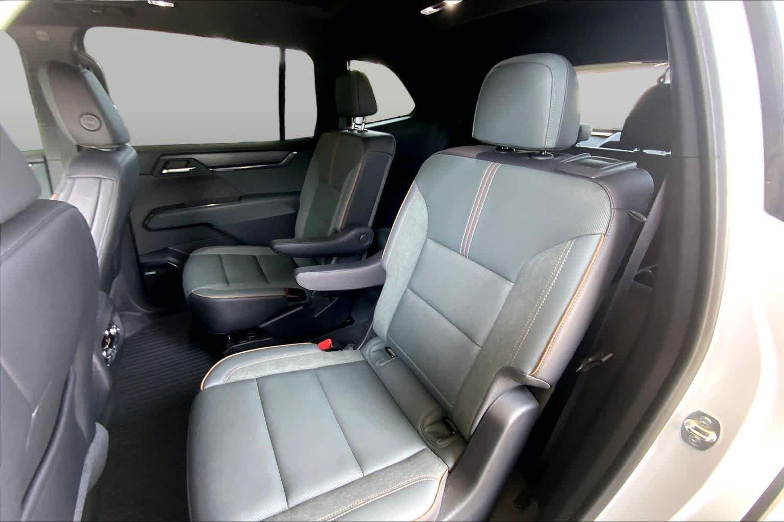 Used 2025 GMC Acadia AT4 w/ Luxury Package AWD/4WD image 21