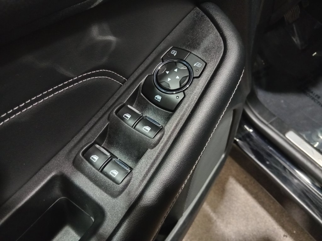 Certified 2024 Ford Edge Titanium AWD/4WD image 18