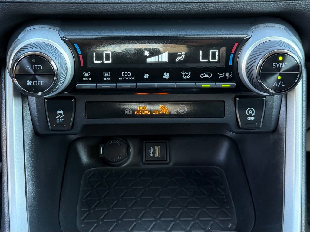 Used 2023 Toyota RAV4 XLE Premium image 27