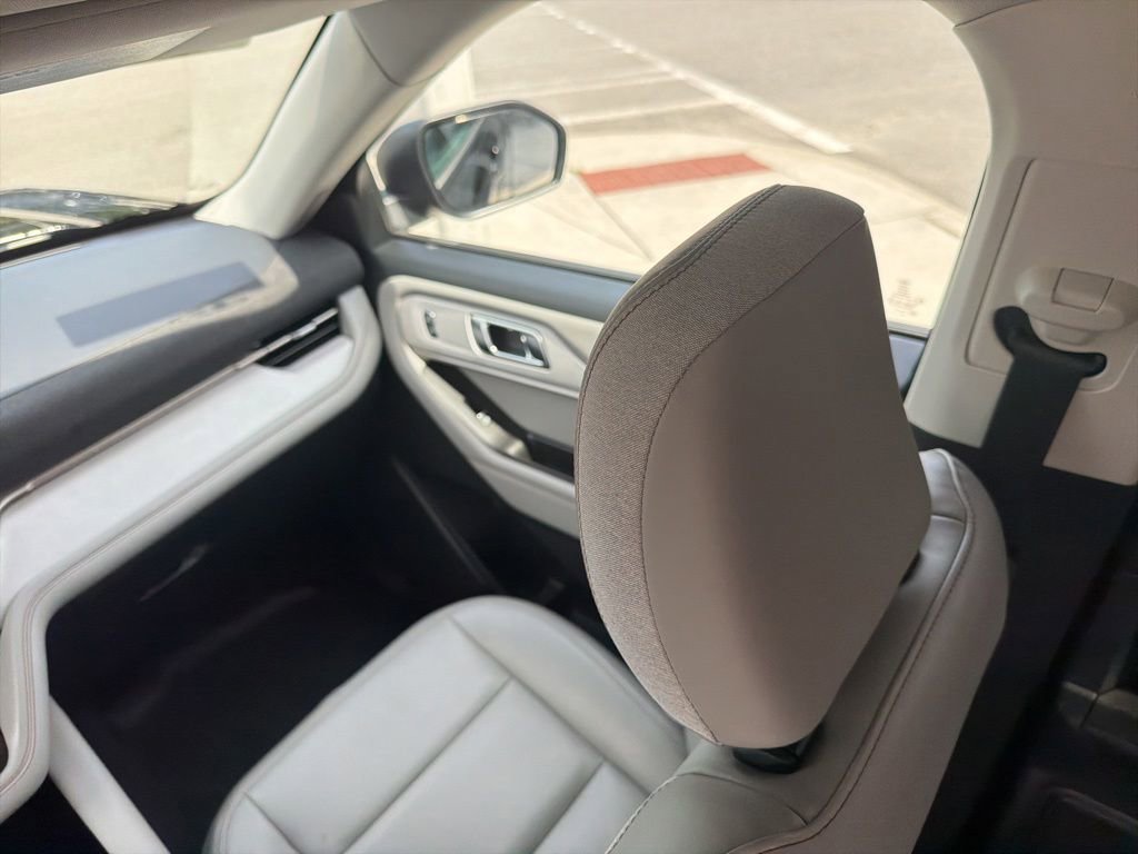 Certified 2025 Ford Explorer Active w/ Active Comfort Package RWD image 21