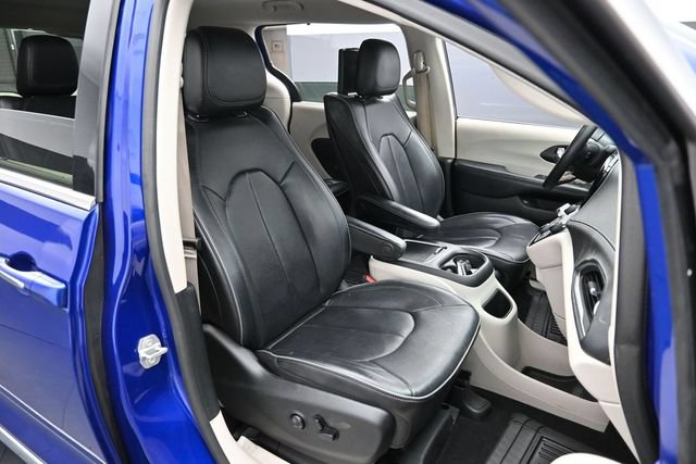 Used 2020 Chrysler Pacifica Limited FWD image 34