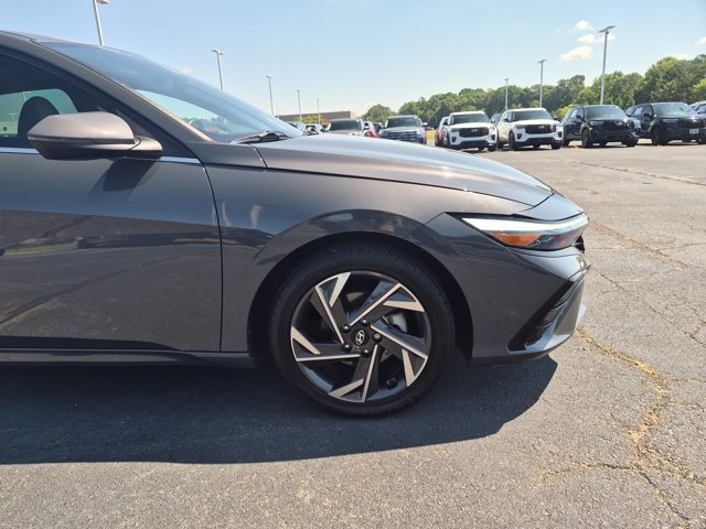 Used 2024 Hyundai Elantra Limited FWD image 11