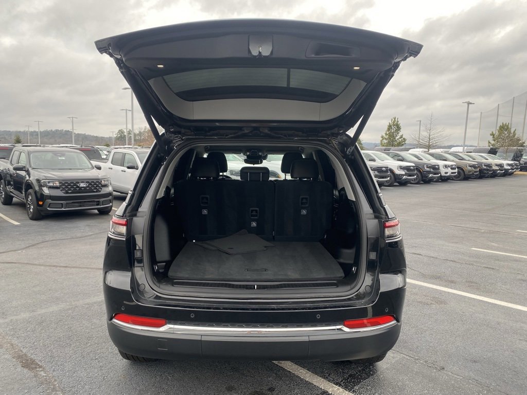 Used 2023 Jeep Grand Cherokee Limited image 9