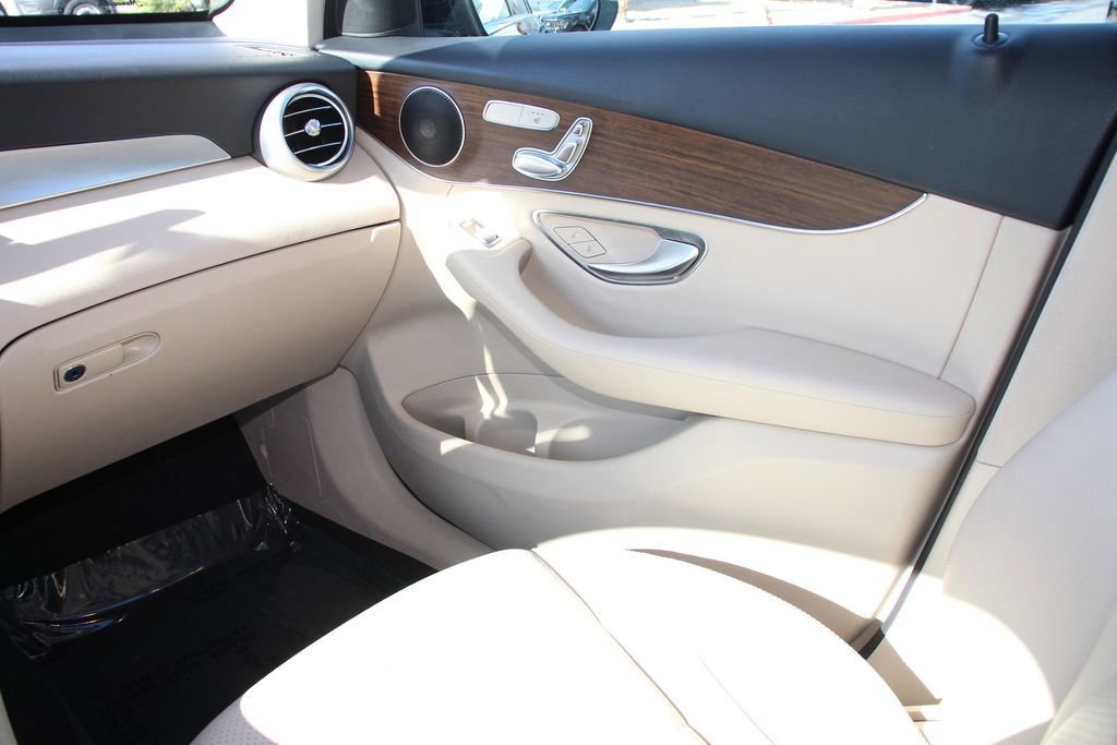 Used 2022 Mercedes-Benz GLC 300 image 19