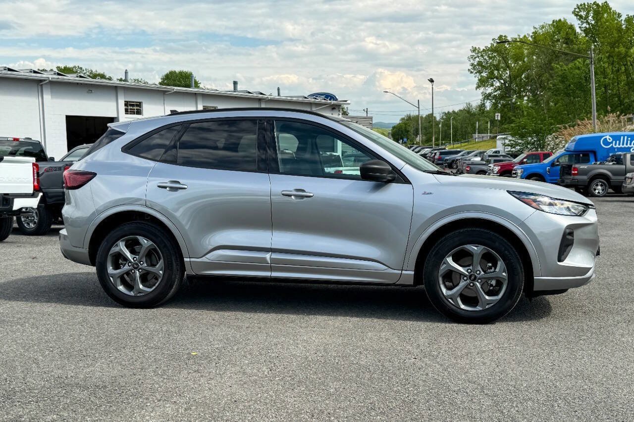 Certified 2023 Ford Escape ST-Line w/ Tech Pack #1 AWD/4WD image 2