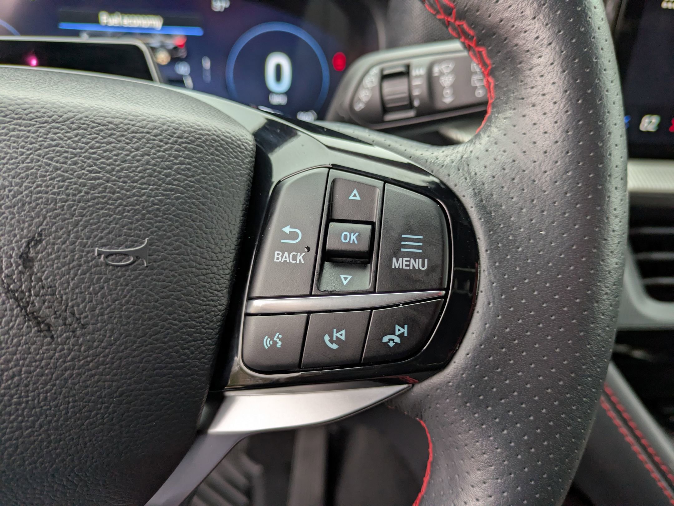 Certified 2025 Ford Explorer ST-Line w/ Premium Package image 19