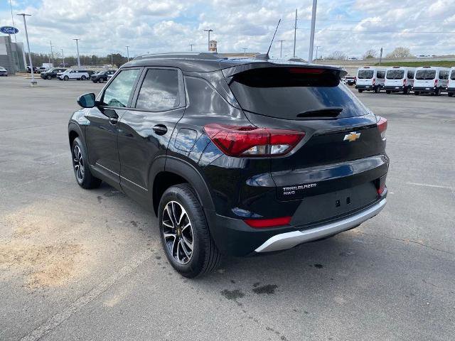 Used 2025 Chevrolet TrailBlazer LT image 3