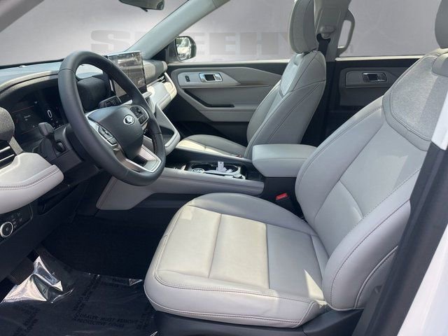 Certified 2025 Ford Explorer Active w/ Active Comfort Package AWD/4WD image 3