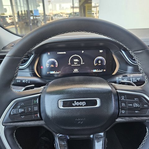 Used 2023 Jeep Grand Cherokee L Limited w/ Black Appearance Package image 18