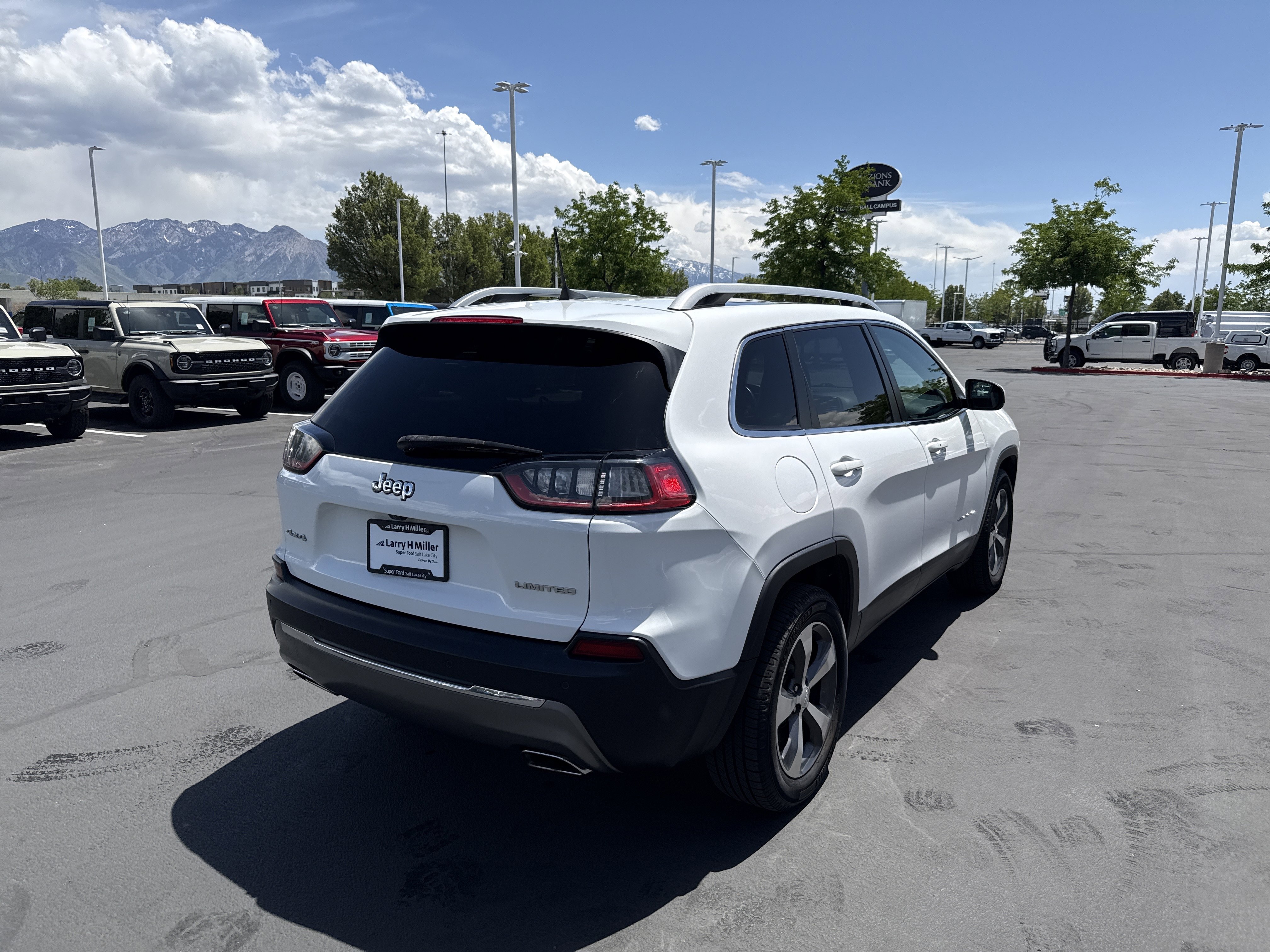 Used 2019 Jeep Cherokee Limited AWD/4WD image 5