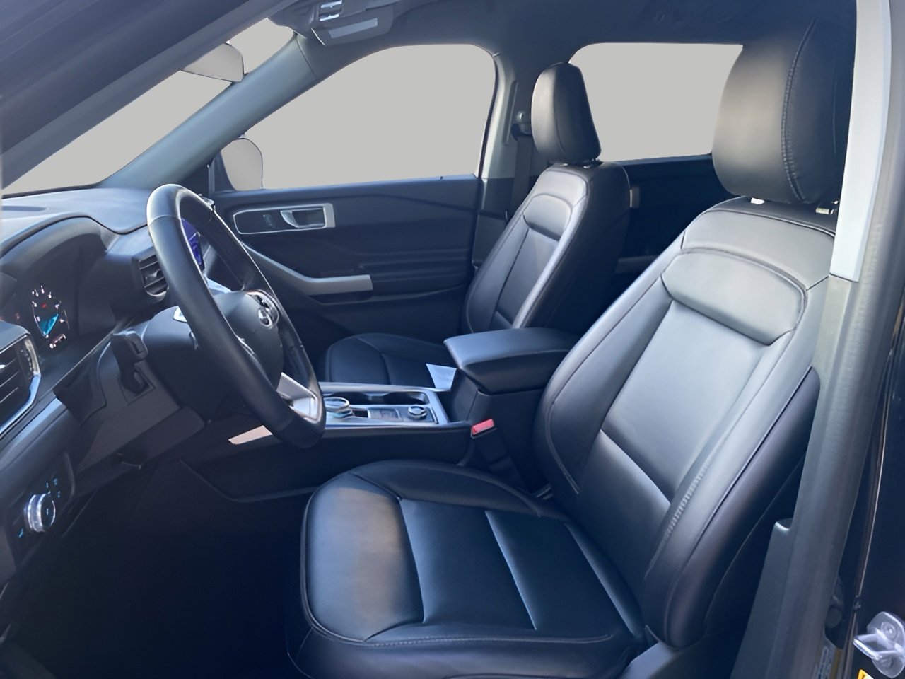 Certified 2022 Ford Explorer XLT w/ Equipment Group 202A image 7