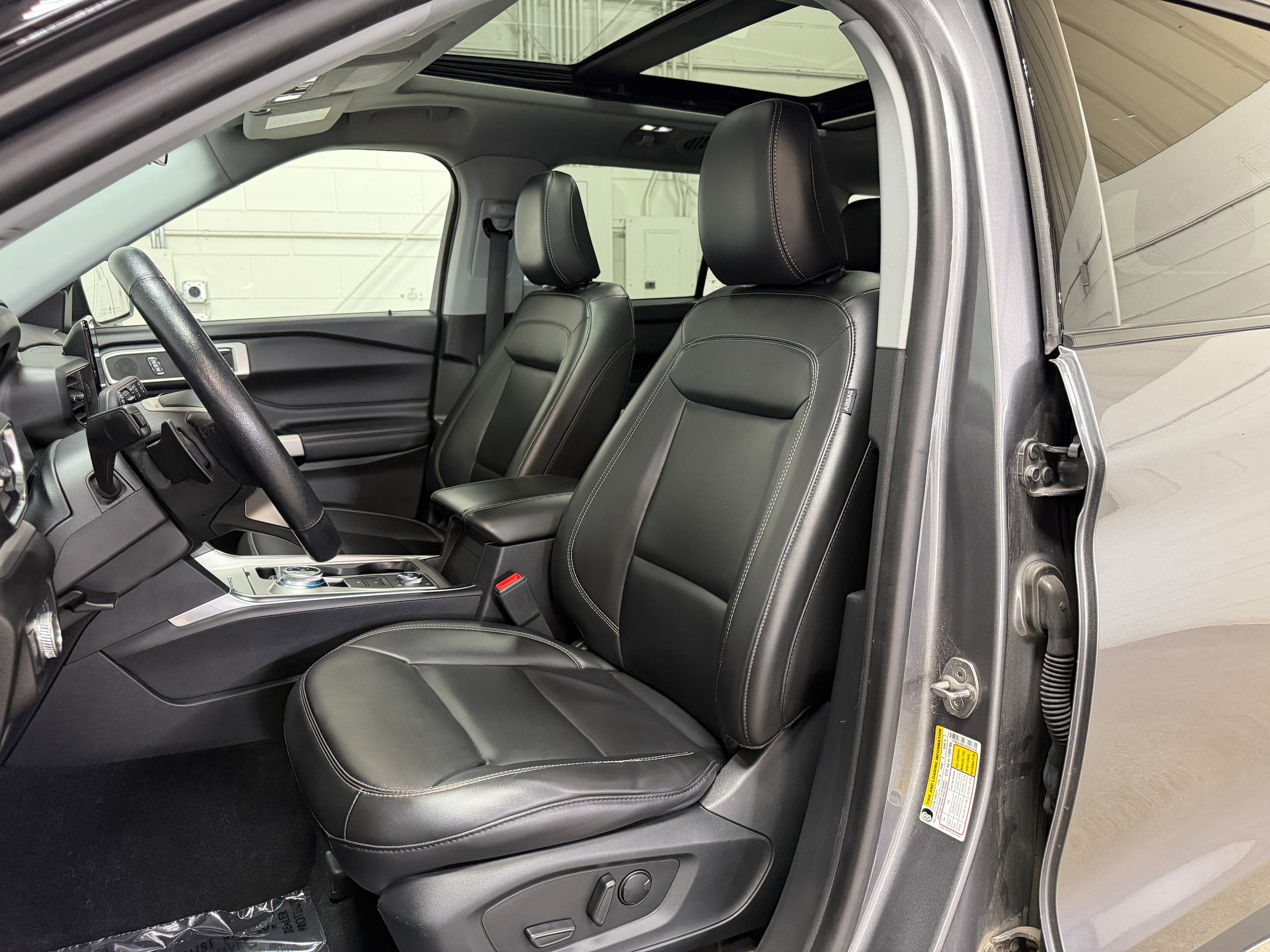 Certified 2021 Ford Explorer XLT w/ Equipment Group 202A AWD/4WD image 9