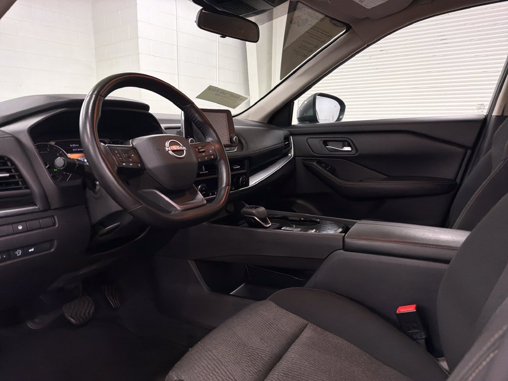 Used 2025 Nissan Rogue SV FWD image 6