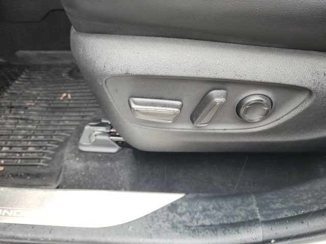 Used 2021 Toyota Highlander XLE AWD/4WD image 27