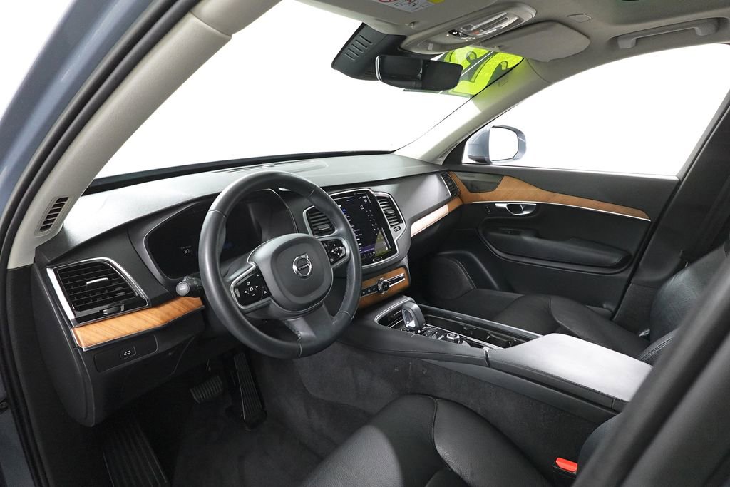 Used 2023 Volvo XC90 B6 Plus image 13