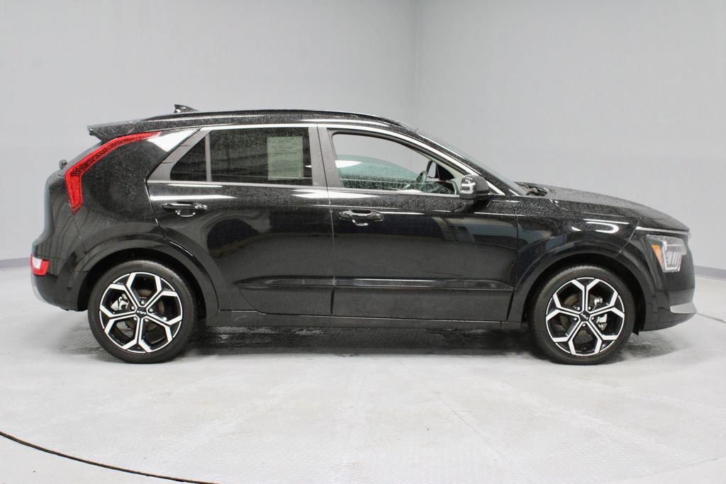 Used 2025 Kia Niro EX Touring FWD image 7