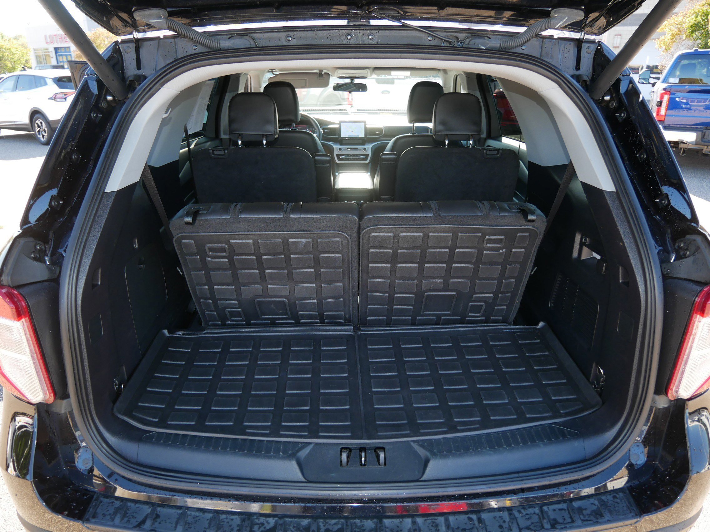 Certified 2022 Ford Explorer XLT w/ Equipment Group 202A image 18