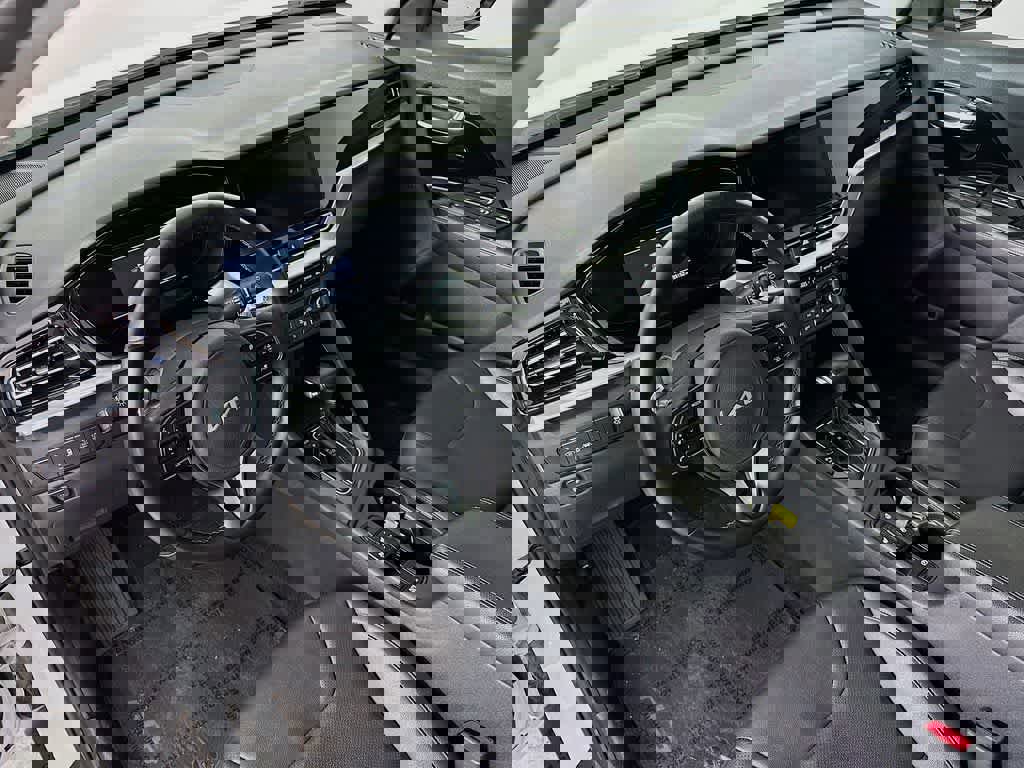 Used 2022 Kia Niro EX Premium image 2