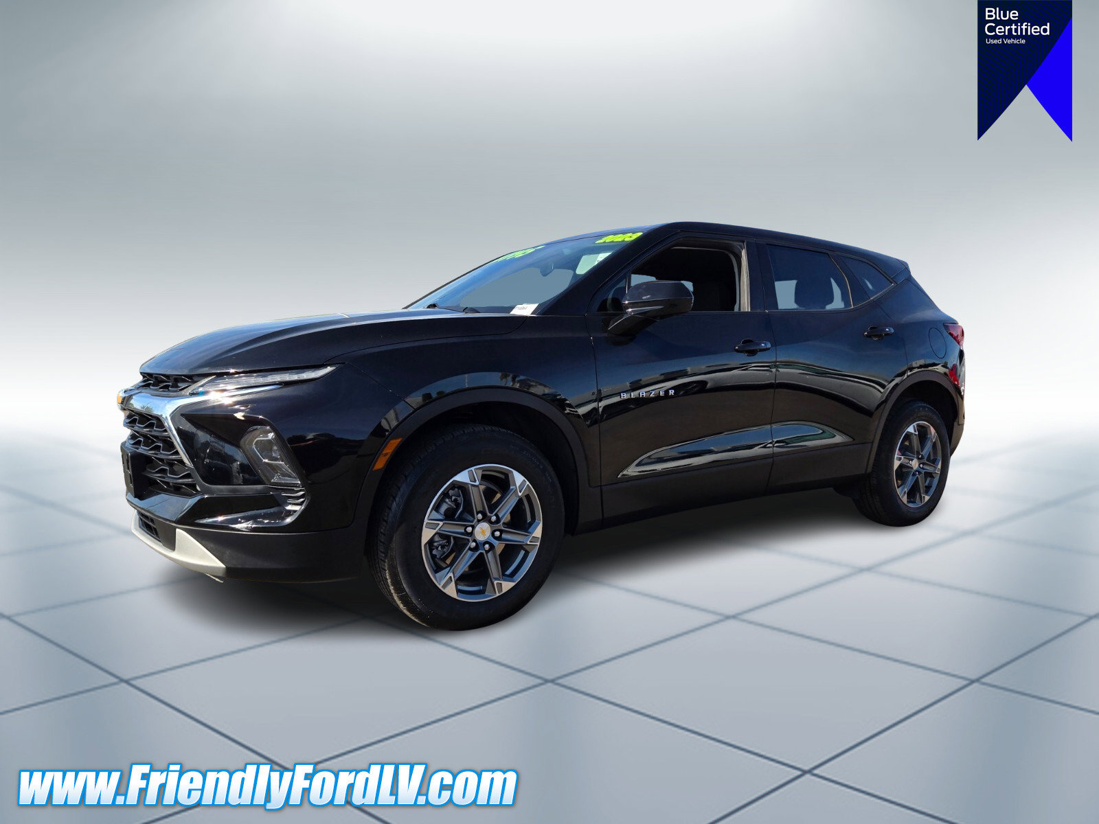 Used 2023 Chevrolet Blazer LT image 2