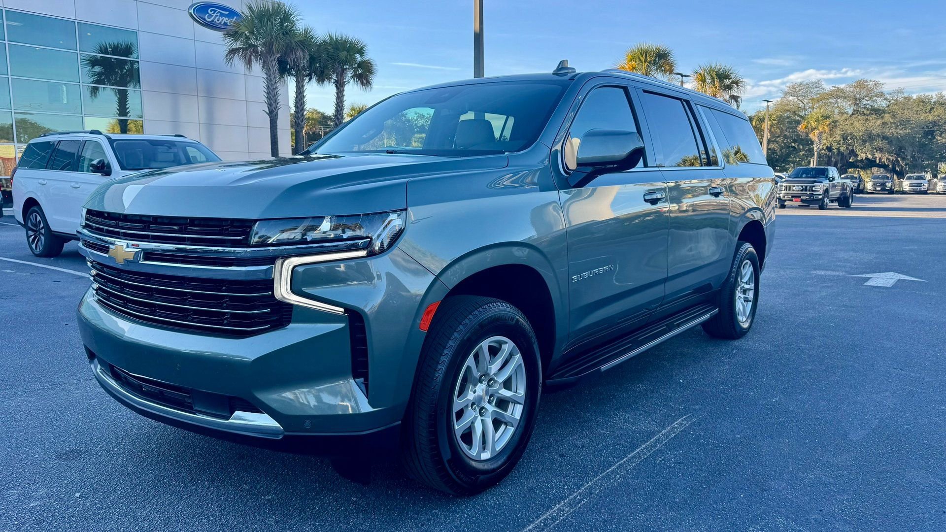 Used 2024 Chevrolet Suburban LT image 17