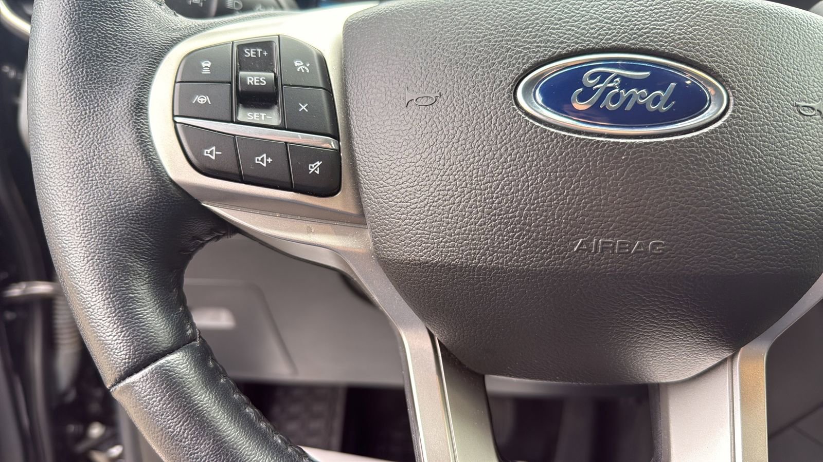 Certified 2022 Ford Explorer Limited w/ Equipment Group 301A RWD image 16