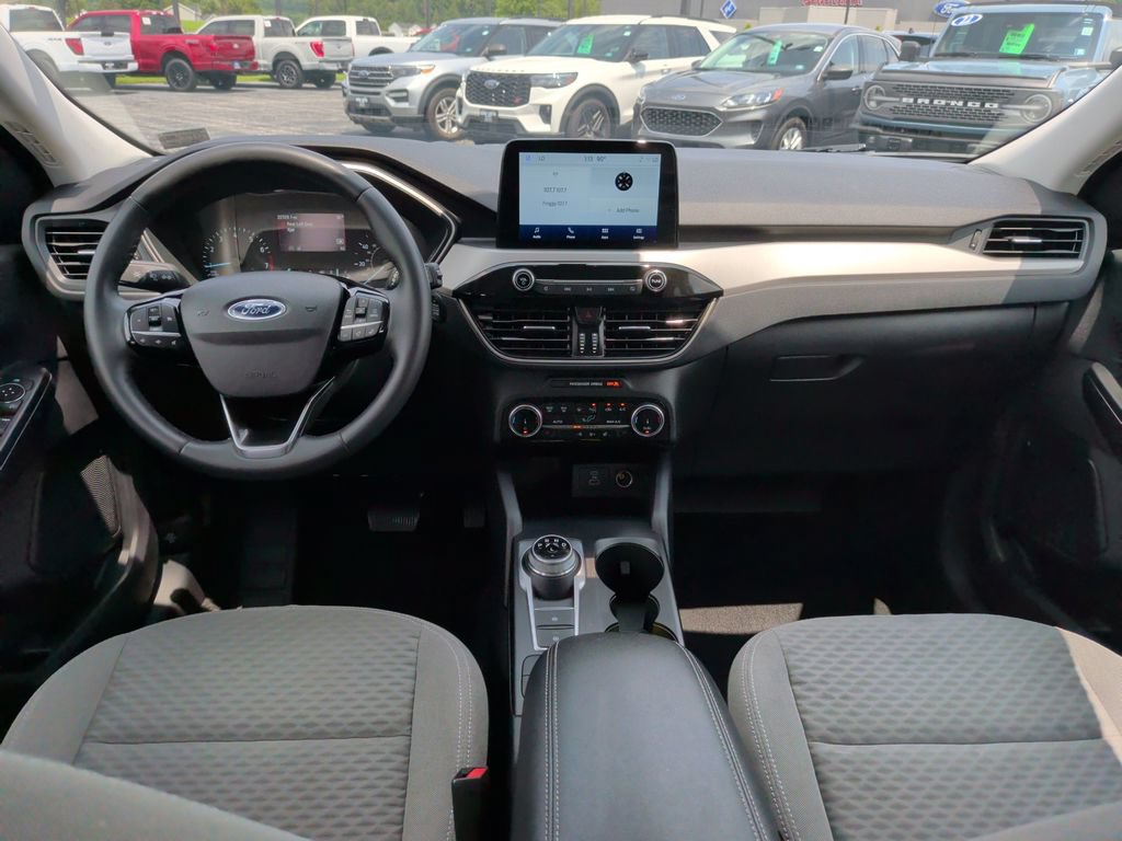 Certified 2022 Ford Escape SE w/ SE Sport Appearance Package AWD/4WD image 2