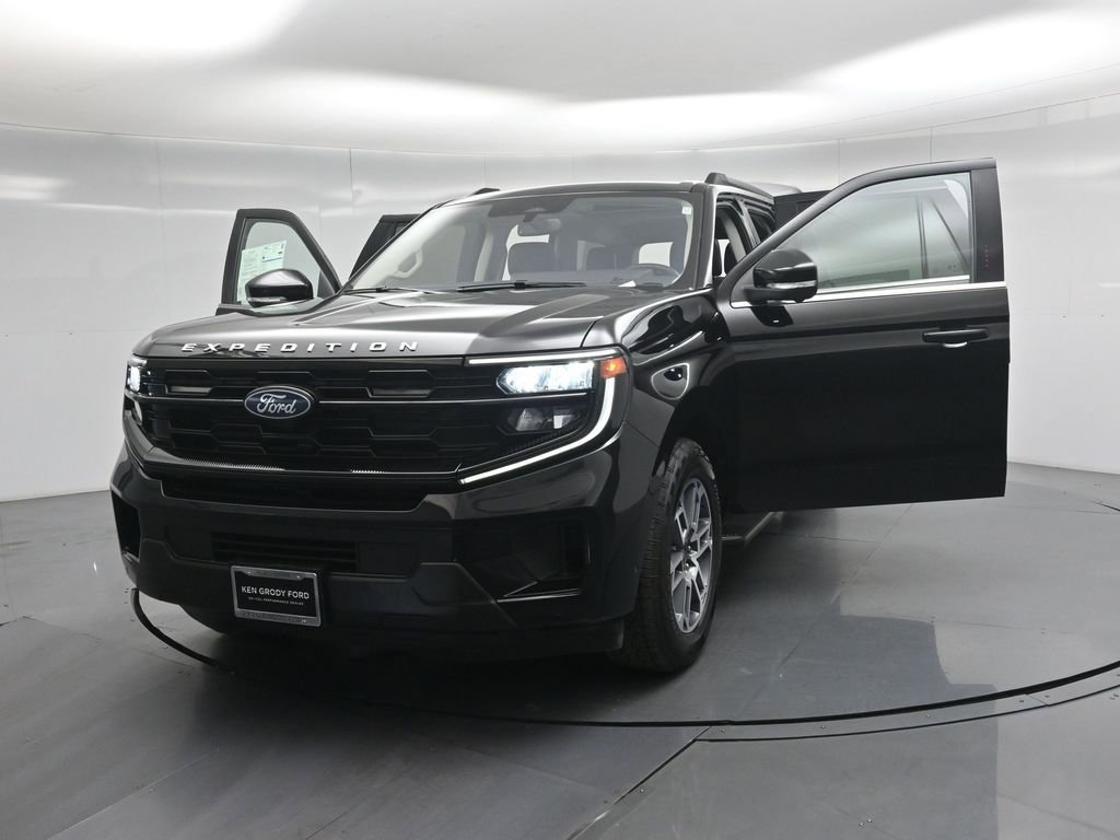 Certified 2025 Ford Expedition Active AWD/4WD image 32