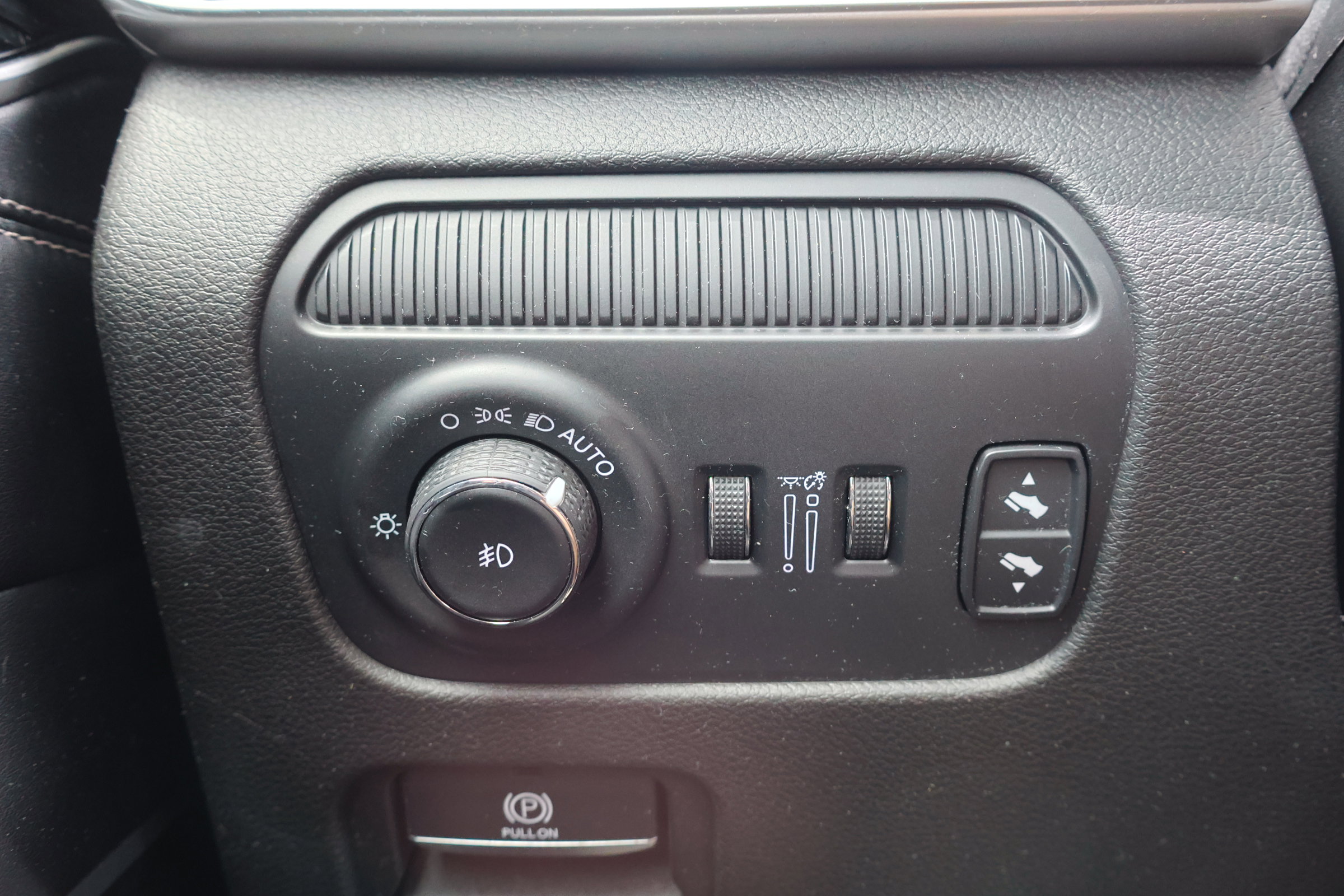 Used 2023 Jeep Wagoneer 4WD image 17