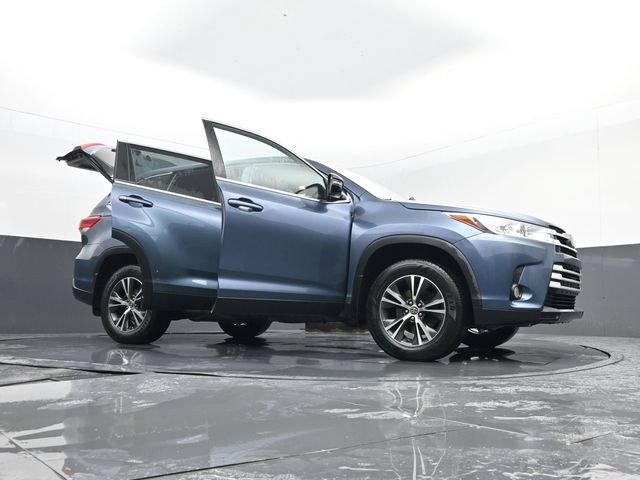 Used 2019 Toyota Highlander Plus AWD/4WD image 32