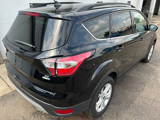 Certified 2018 Ford Escape SE w/ SE Sync 3 Package AWD/4WD image 5