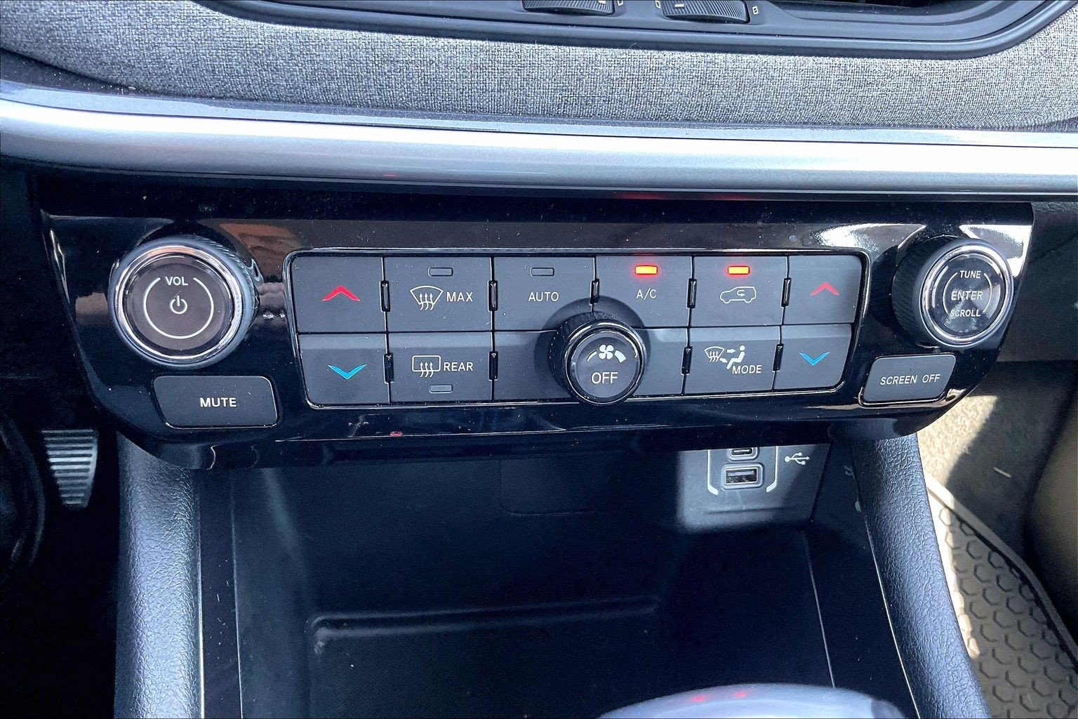 Used 2022 Jeep Compass Latitude w/ Sun and Sound Group FWD image 30
