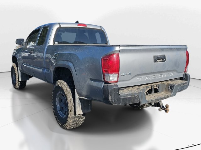 Used 2017 Toyota Tacoma SR AWD/4WD image 5